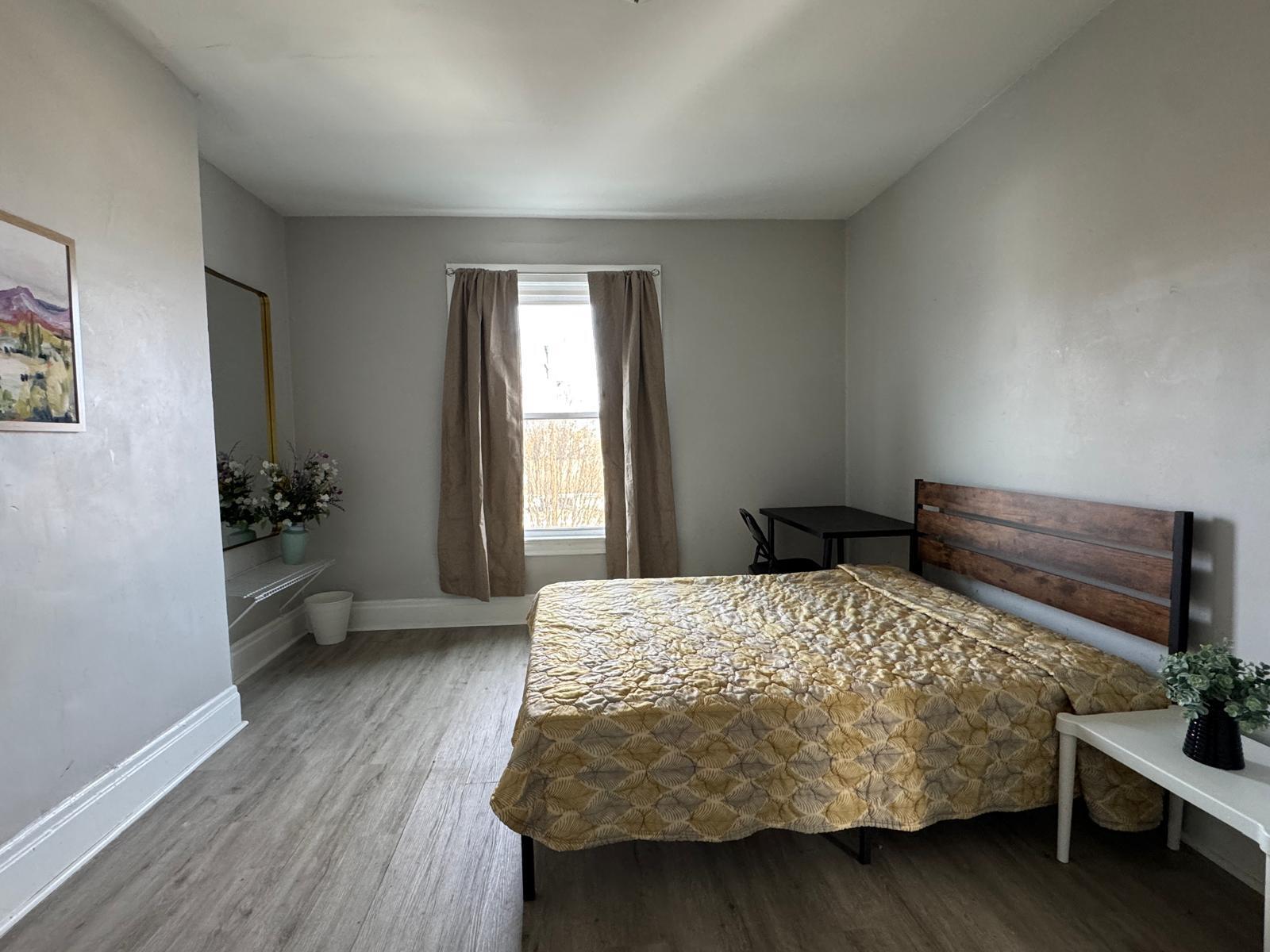 Room 1 - 1514 Fallowfield Ave