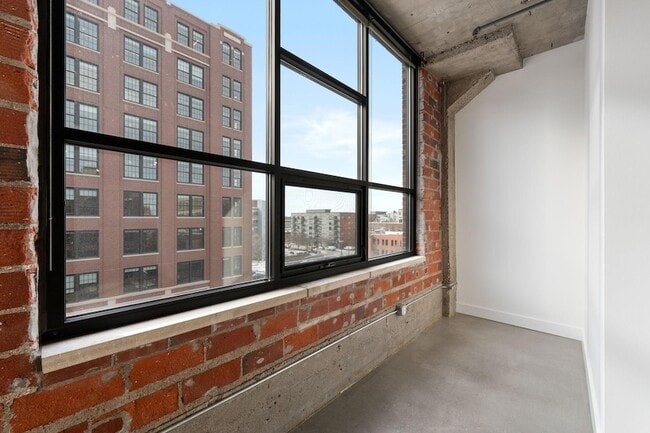 Building Photo - 718 N Washington Ave