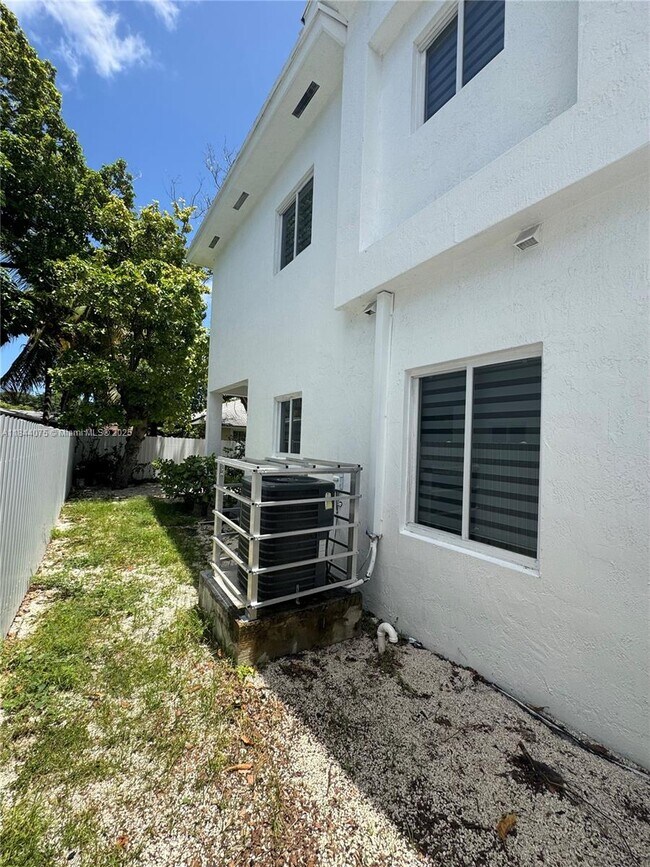 Building Photo - 6323 NW 1st Pl