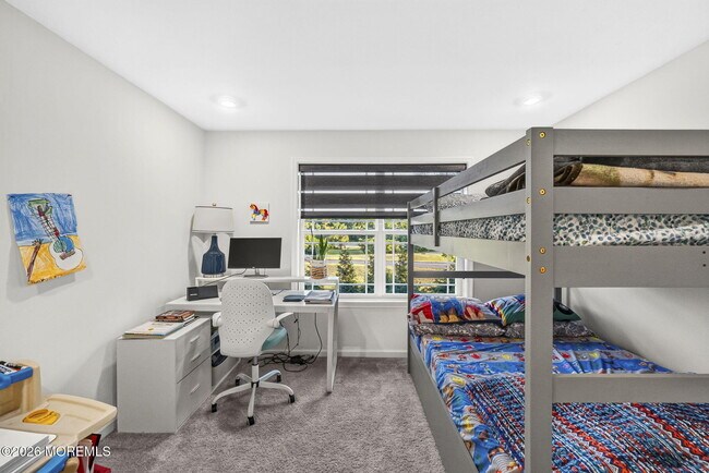 Building Photo - 319 Tulip Ct