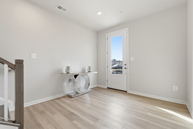 Building Photo - 3503 St Robin Ln