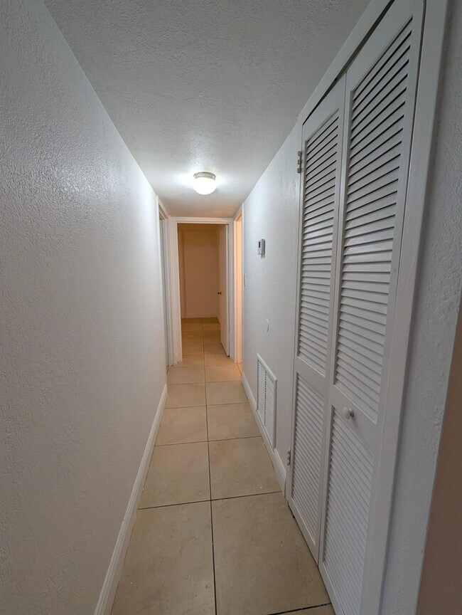 Building Photo - 1800 Sans Souci Blvd