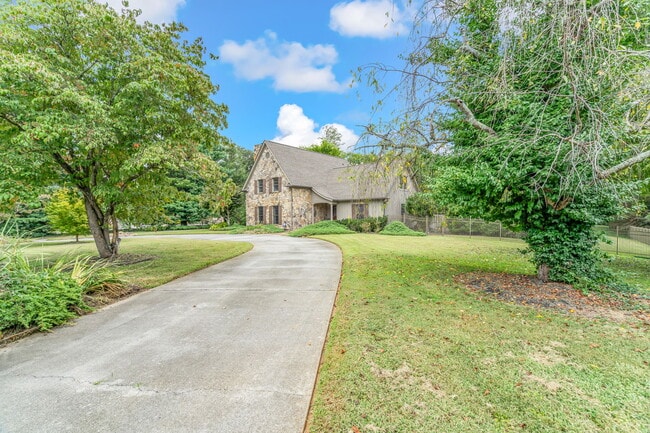 Building Photo - 2016 Rivergate Dr