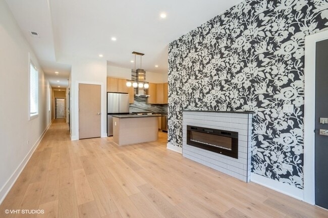 Building Photo - 456 E Oakwood Blvd