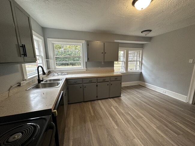 Building Photo - 129 Cox Cir