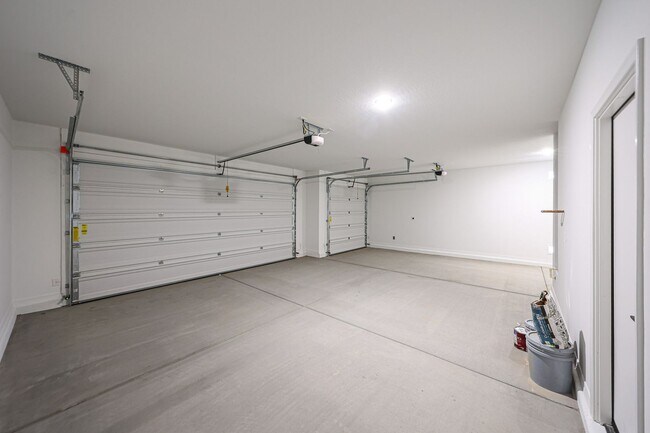 Building Photo - Modern Mountainside Living: Stunning New 4-Bedroom Home in Estrella Crossing! 3 CAR GARAGE!