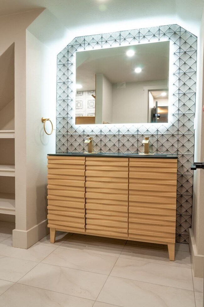 Building Photo - 3br/2bath Custom Remodeled Home Near Okemo