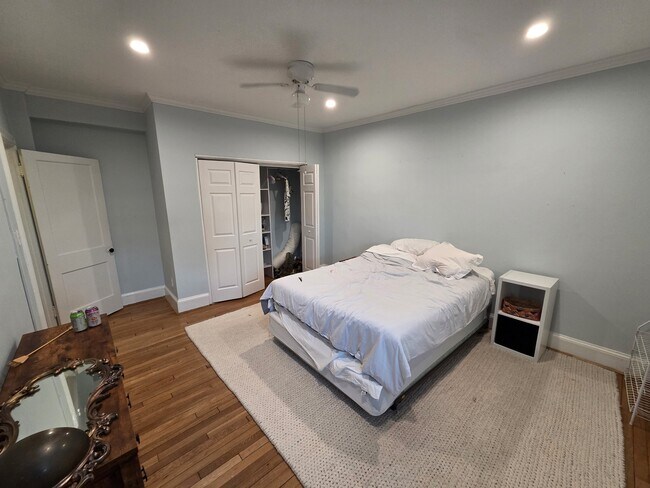 Building Photo - 3010 Wisconsin Ave NW