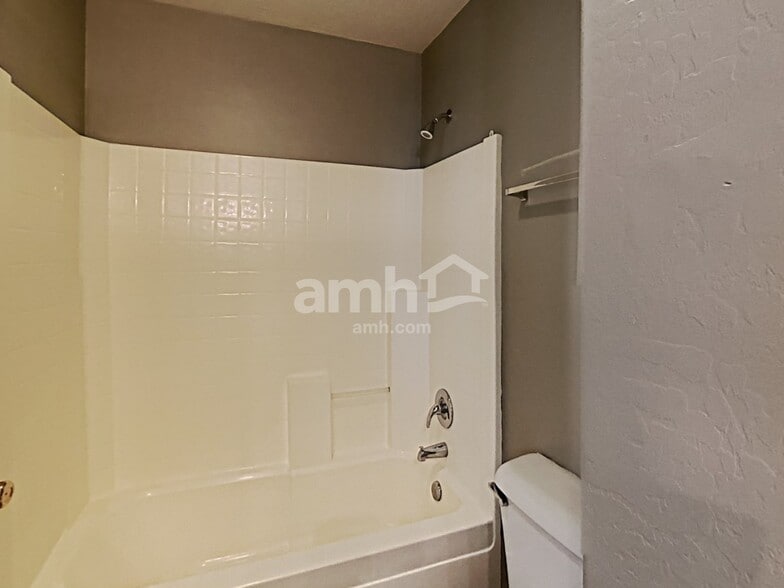 Building Photo - 14832 N 124th Ln