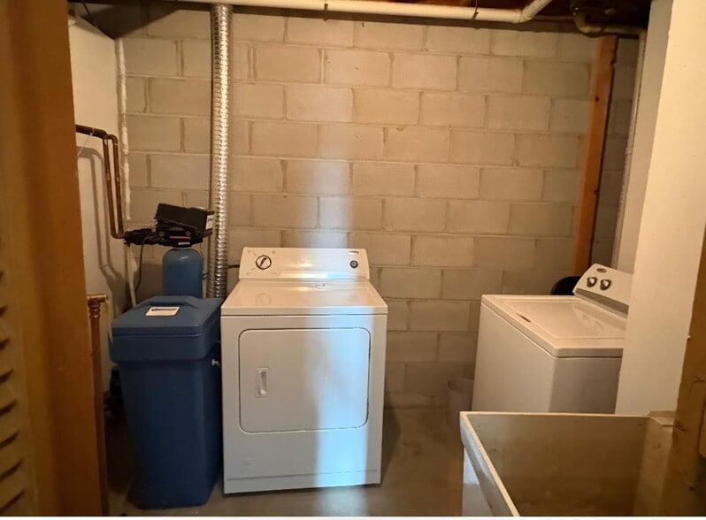 laundry - 5397 Beachside Dr