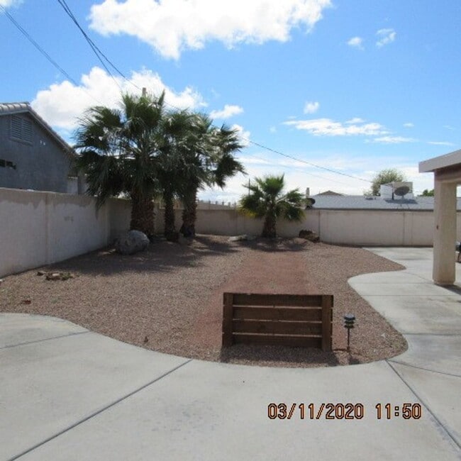 Building Photo - 3 bedroom 2 bath home with 3 car garage and RV parking