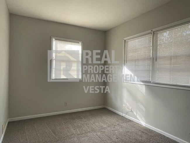 Building Photo - Four Bedroom House in Central Macon
