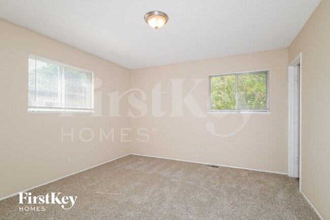 Building Photo - 580 Moule Dr