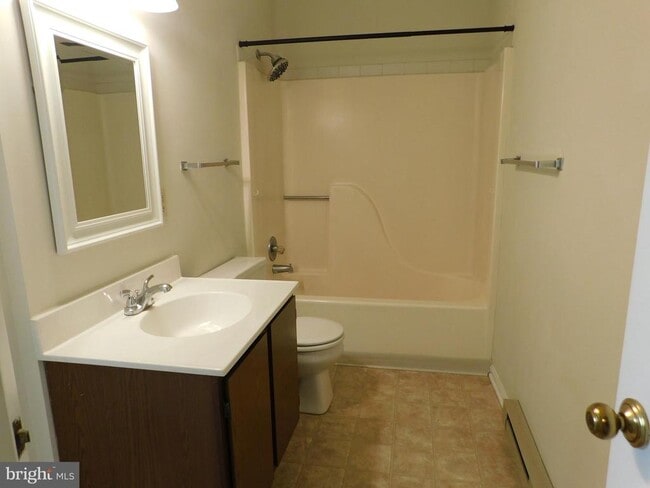 Building Photo - 2924 Packer St