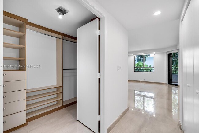 Building Photo - 141 Crandon Blvd