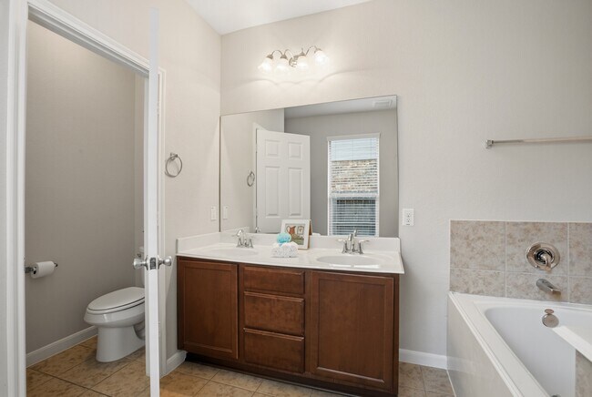 Building Photo - 11103 Avery Oaks Ln