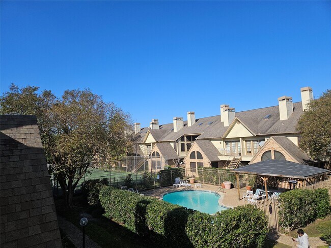 Building Photo - 2425 Holly Hall St