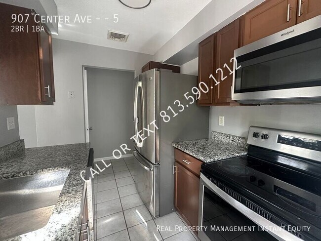 Building Photo - 907 Center Ave