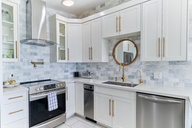 Building Photo - 8113 E Redwing Rd