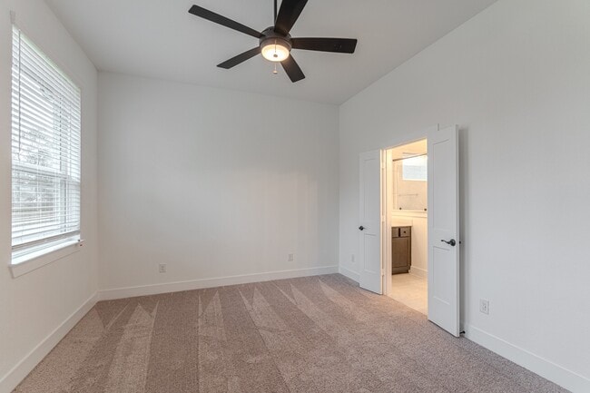 Building Photo - 719 Campbell Xing Ct