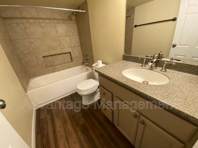 Building Photo - 122 N 1050 E