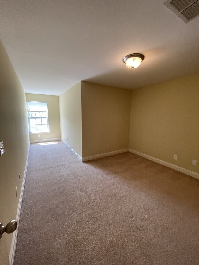 Building Photo - 4245 Aurora Cir