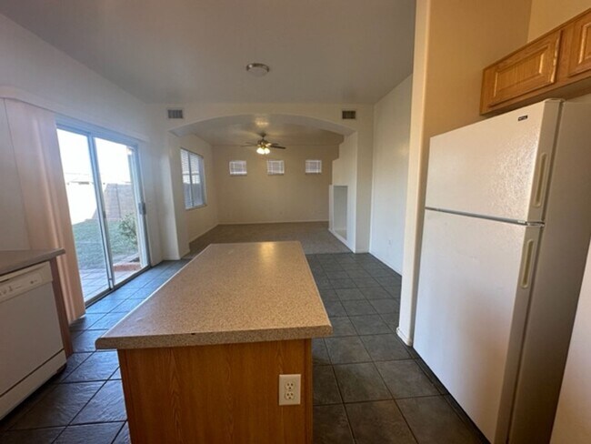 Building Photo - Mesa East Valley Home near Desert Ridge High
