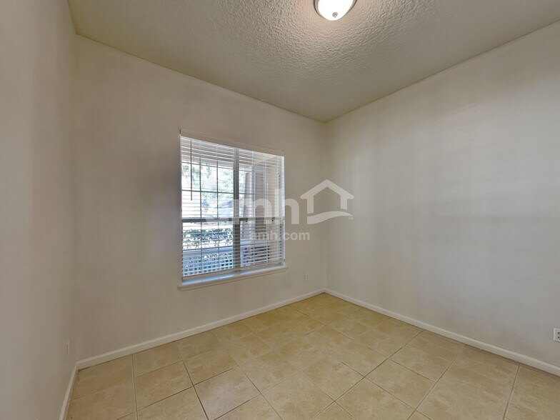 Building Photo - 9140 Prosperity Lake Dr