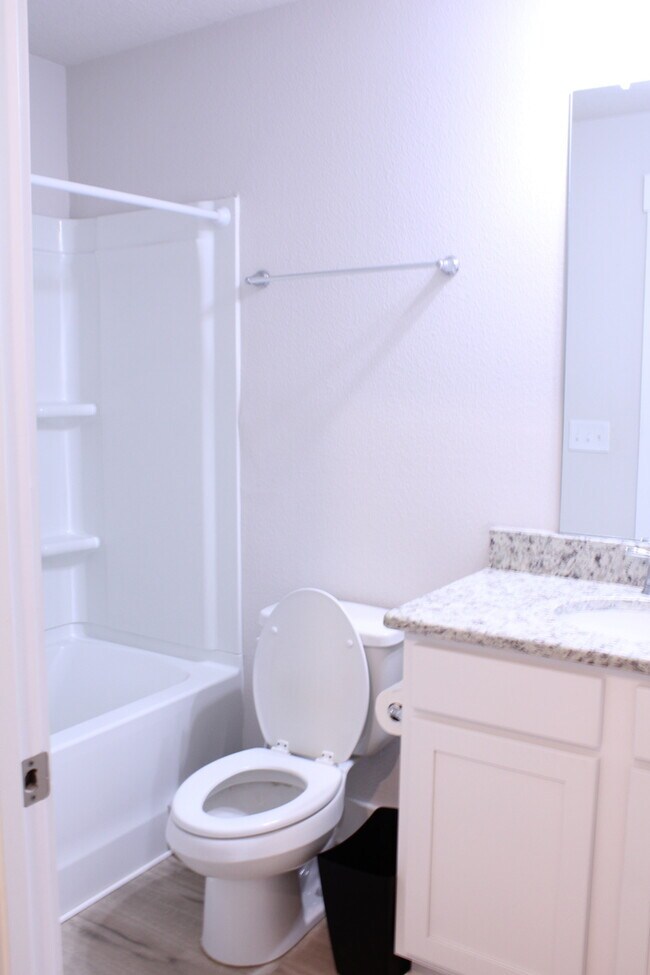 Building Photo - Beautiful New Townhome / Pet Friendly / Wi...