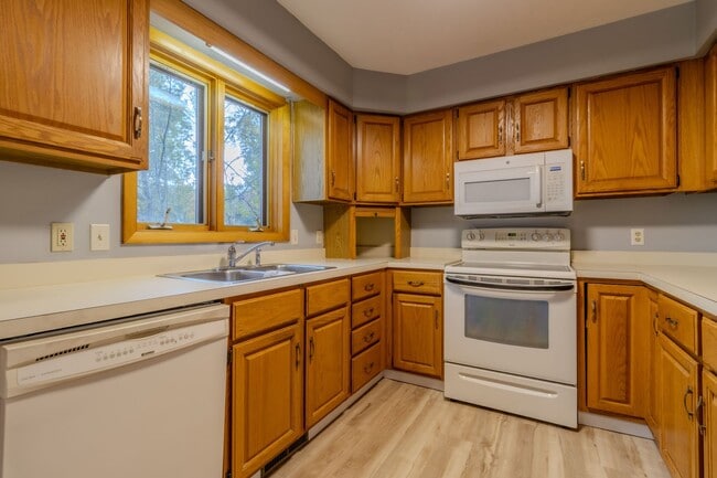 Building Photo - Bright, Beautiful, and Effortlessly Move-In Ready