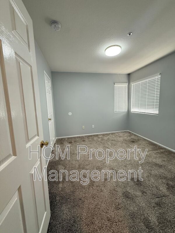 Building Photo - 651 N Jensen Pl