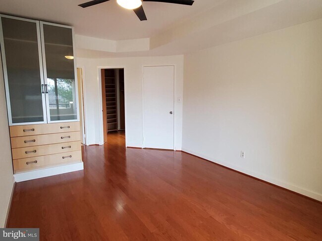 Building Photo - 6050 California Cir