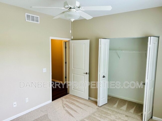 Building Photo - 1429 River Park Ln