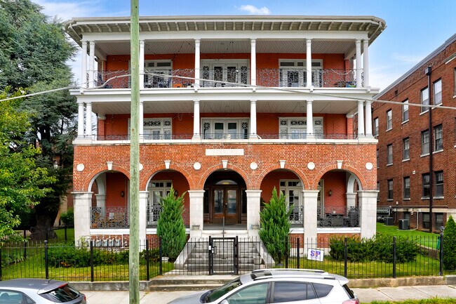 Primary Photo - 209 W Fifth Ave