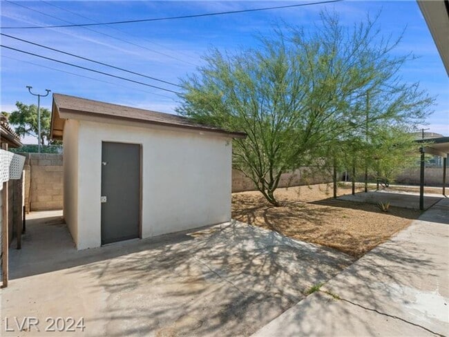 Building Photo - Spectacular Vintage 3Bed/2Bath Las Vegas h...