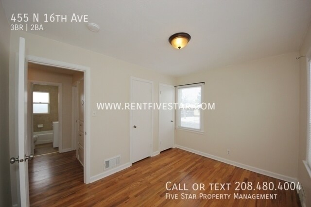 Building Photo - 3 Bedroom Home Available in the University...