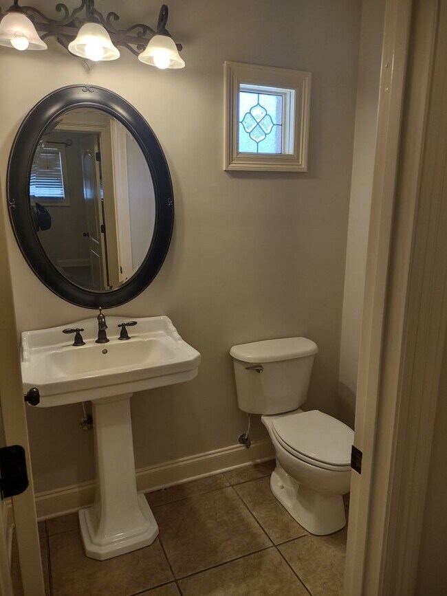 Building Photo - 103 Hallmark Pl