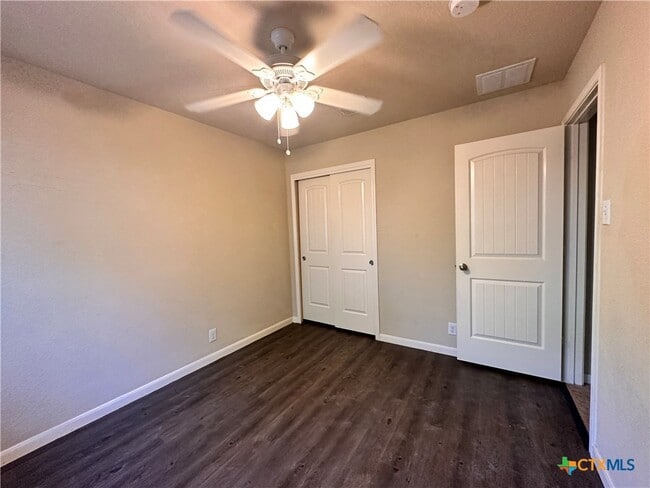 Building Photo - 2020 Meadow View Dr