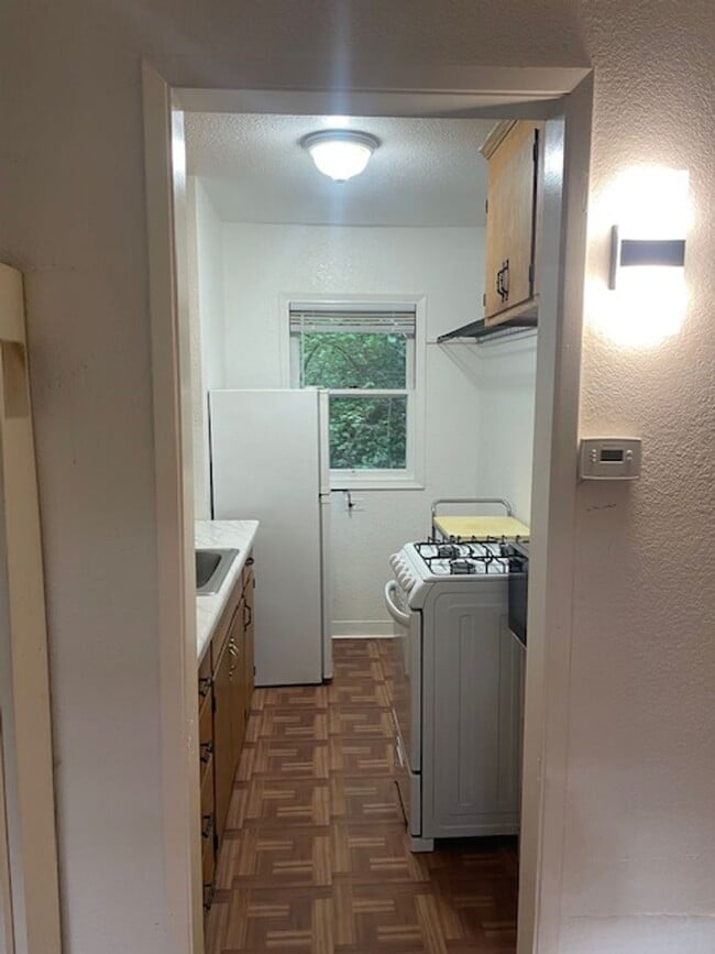 Building Photo - 13129-13129 Hazel Ave