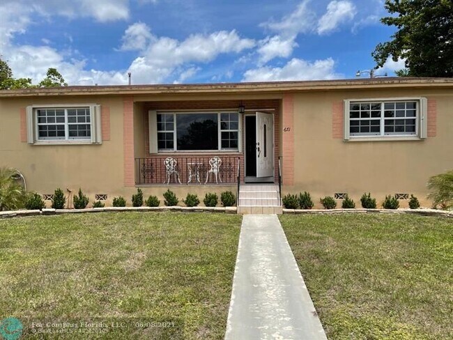 Building Photo - 671 E 59th St