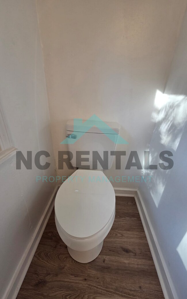 Building Photo - 715 3rd Ave