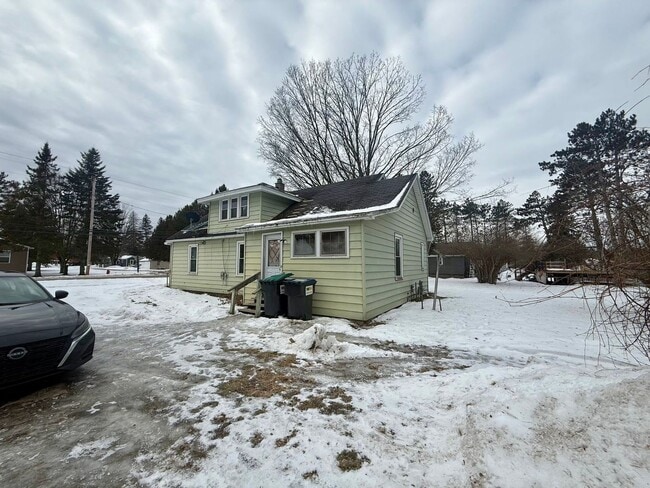 Building Photo - 3 Bed 1 Bath Single Family Home in White Lake