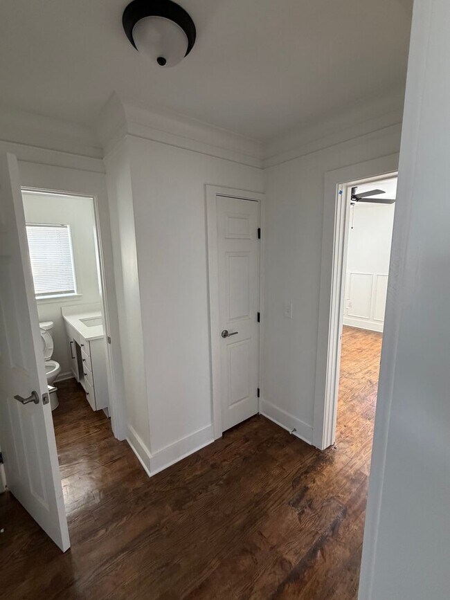 Building Photo - 222 Burnett St