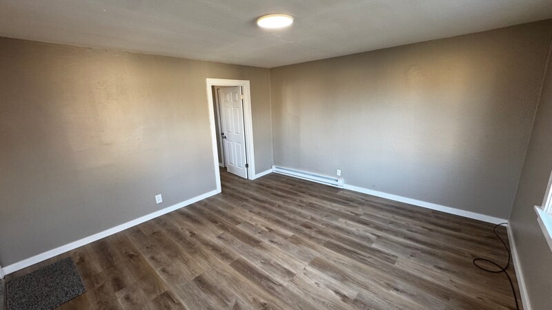 Building Photo - 400 Emma Ave