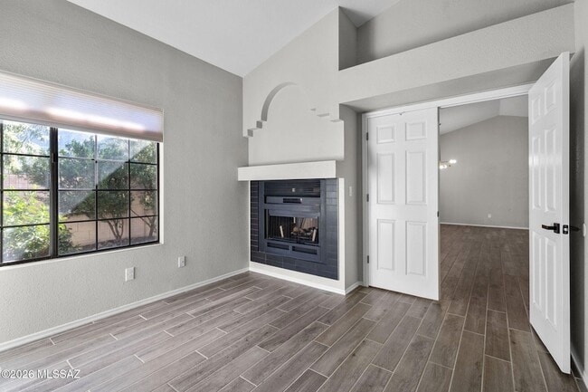 Building Photo - 321 E Fieldcrest Ln