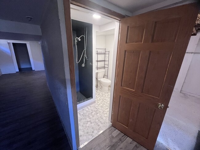 Building Photo - 724 Silver St