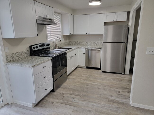 Building Photo - 186-02 Bending