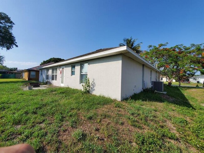 Building Photo - 2518 SE Cooper Ln