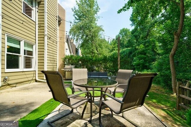 Building Photo - 947 Lenox Hill Ct NE