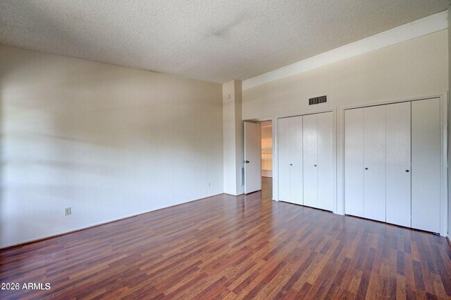 Building Photo - 616 E Manzanita Dr